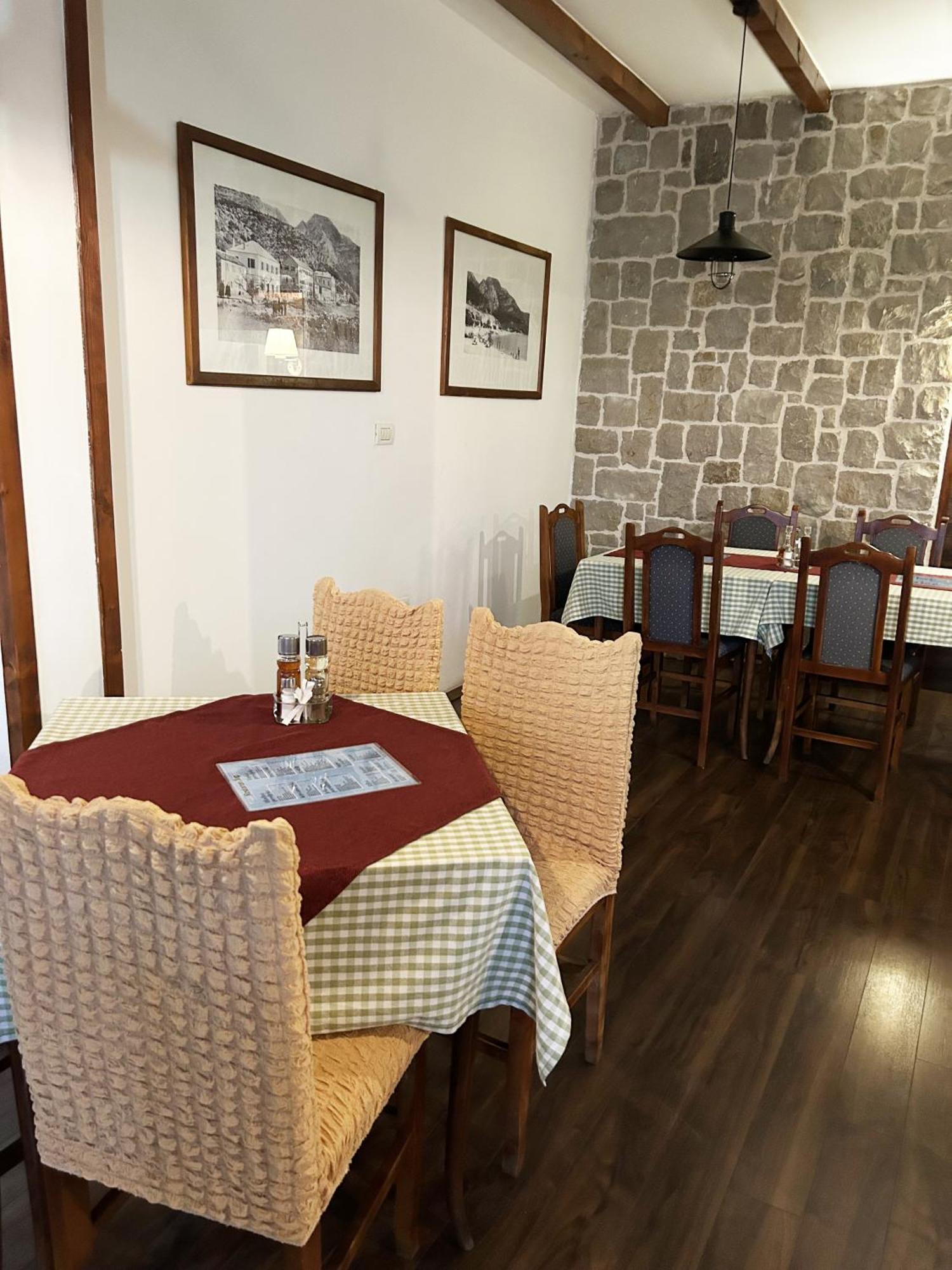 Restaurant & Apartments Jug Sutomore Extérieur photo