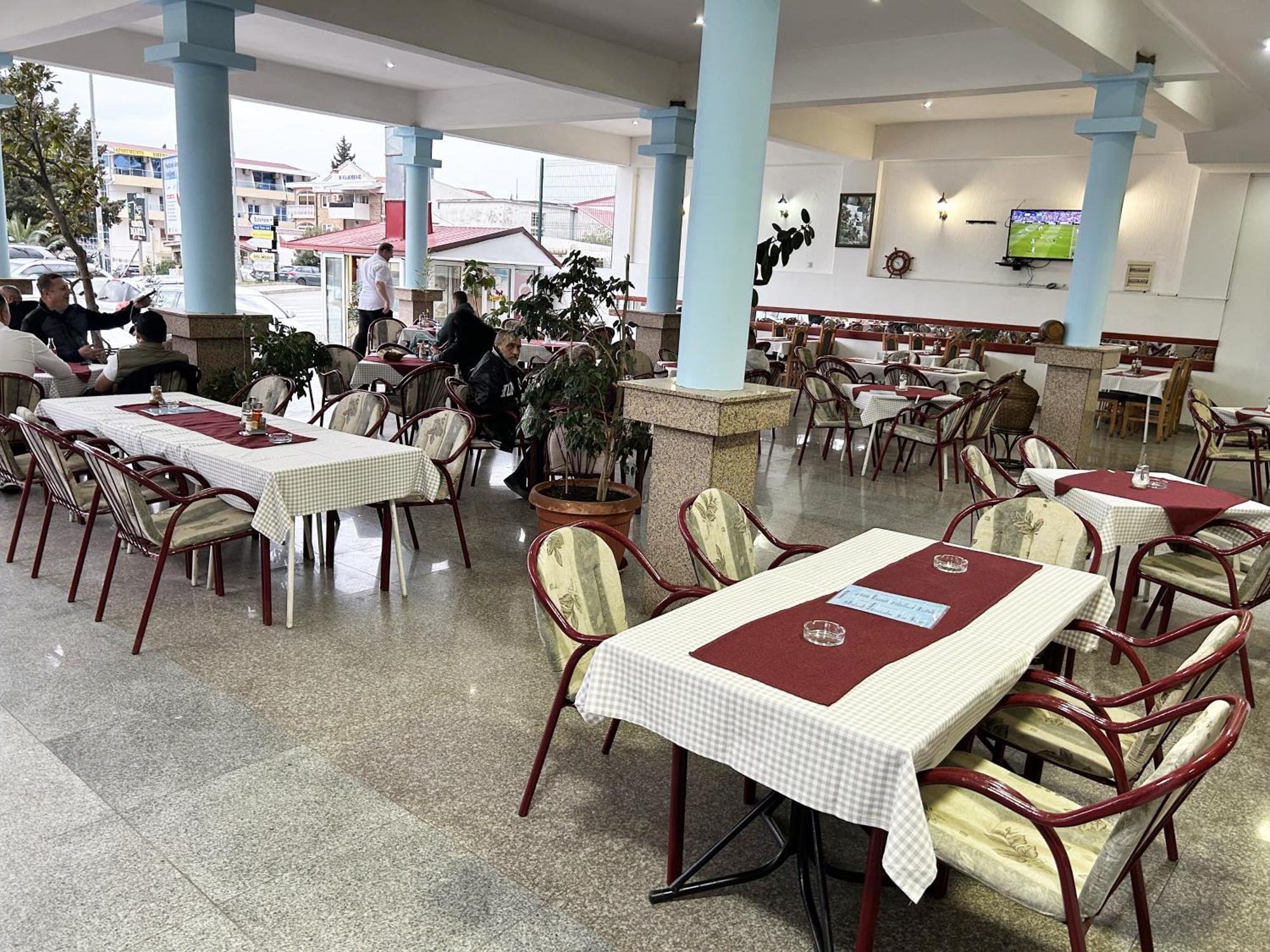 Restaurant & Apartments Jug Sutomore Extérieur photo